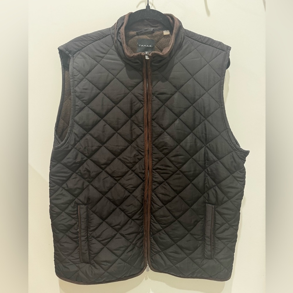Tahari Men's Quilted Dark Brown Vest - Picture 6 of 7